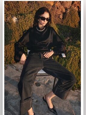 COS
Straight Facade Turn-Up Jeans